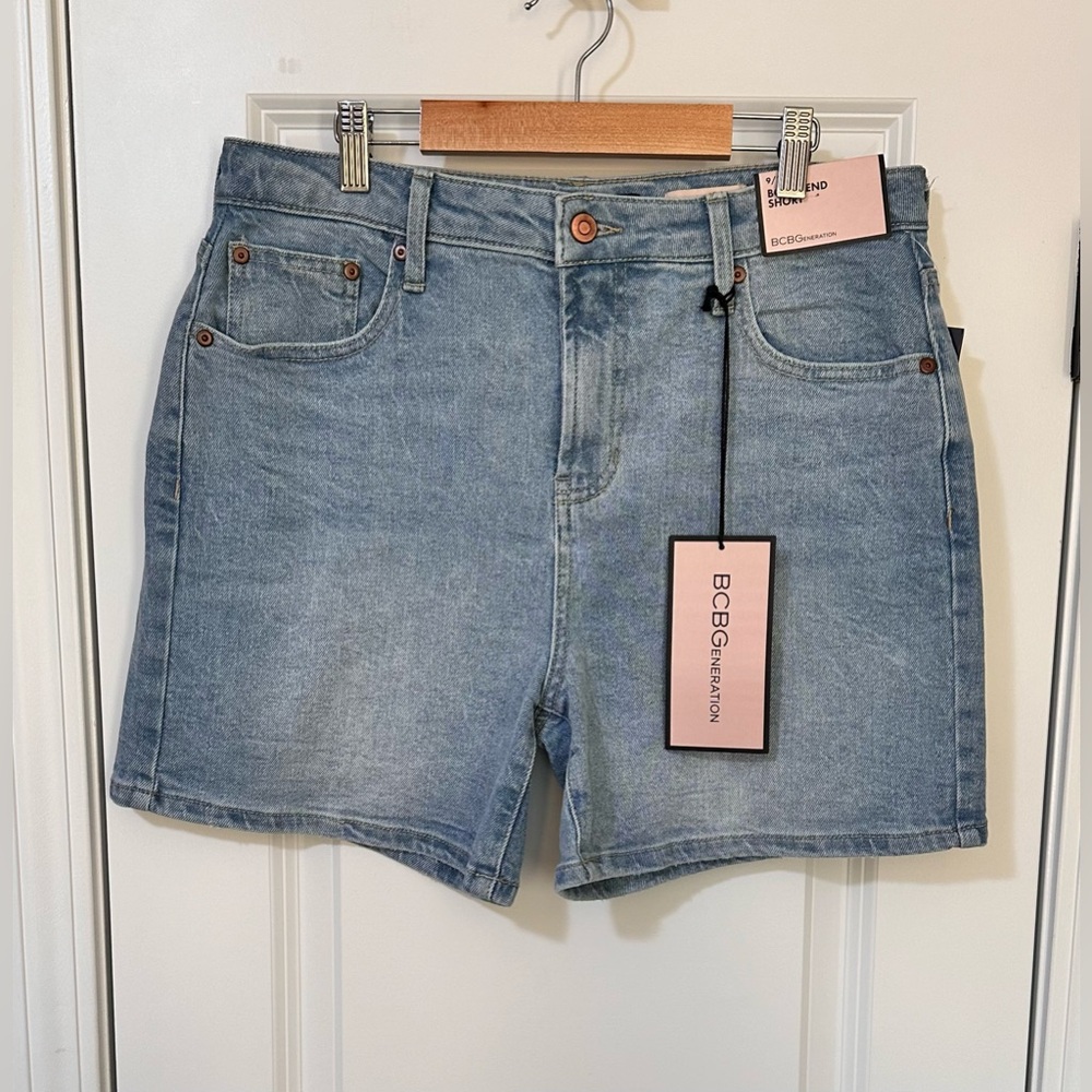 BCBGeneration Boyfriend Women’s Jeans Short NWT - Size 9/ 29